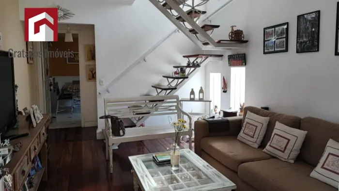 CASA TRIPLEX EM CONDOMÍNIO