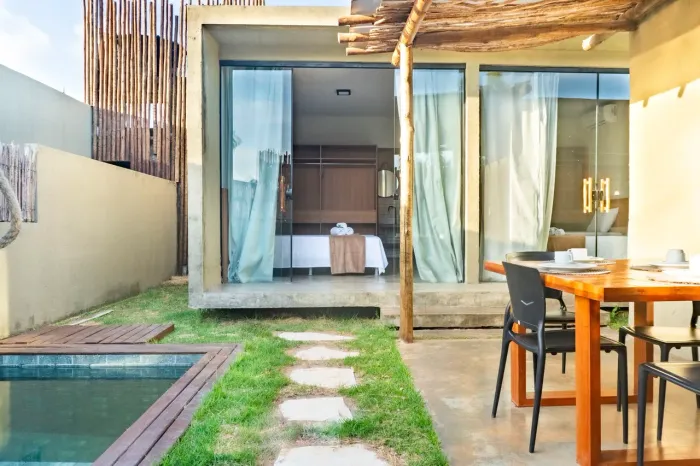 Casa financiável, mobiliada, 2 suítes e piscina | Riviera do Patacho