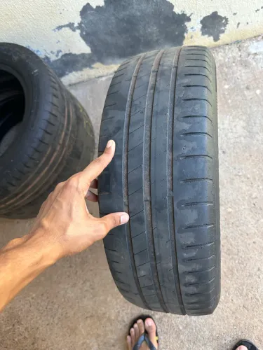 Vendo 3 Pneu roda 15