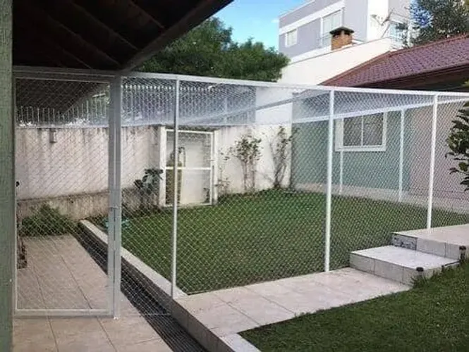 Gatil com estrutura e rede sob medida a partir de R$ 45/m²