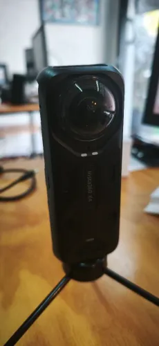 Insta360 x4