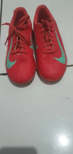Vende-se Chuteira