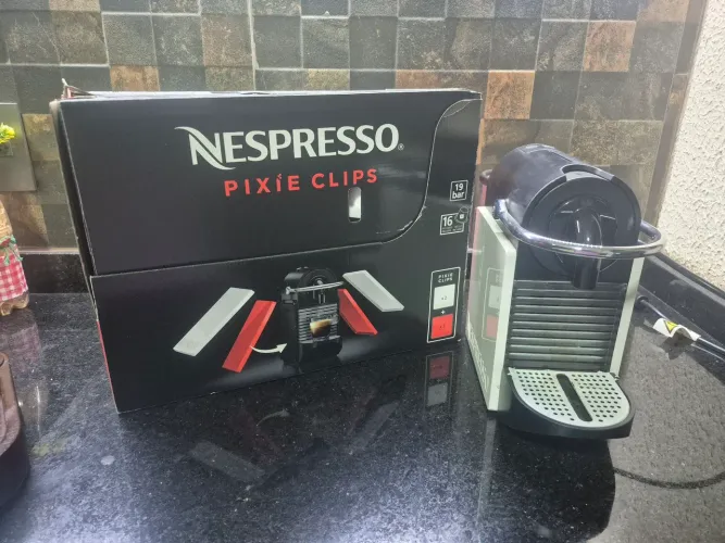 Cafeteira Nexpresso Pixie Clips