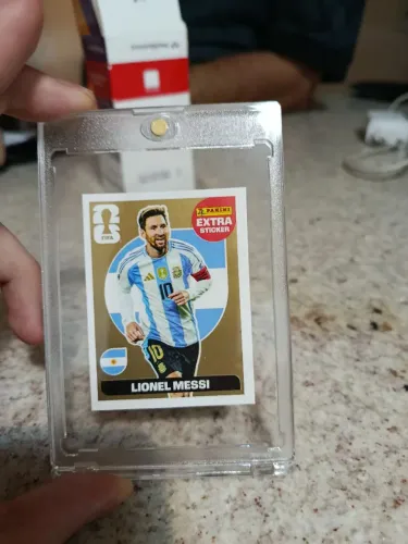 FIGURINHA LEGEND MESSI DOURADA