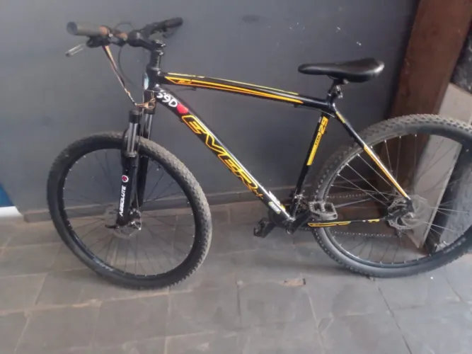 Vendo ou troco aro 29 semi nova 