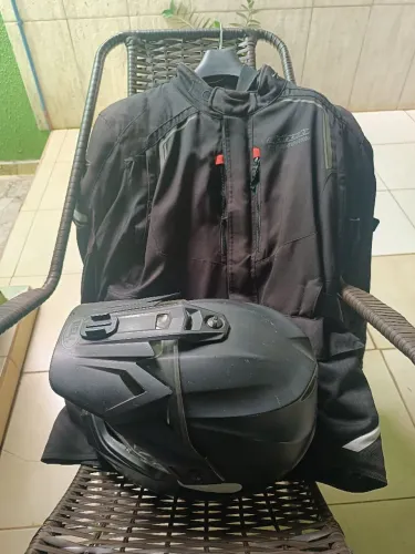 Vendo jaqueta de motociclista e capacete