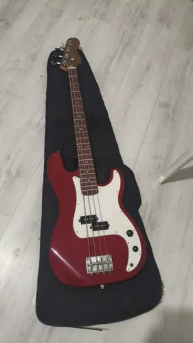 contra baixo Fender Squier mais cubo