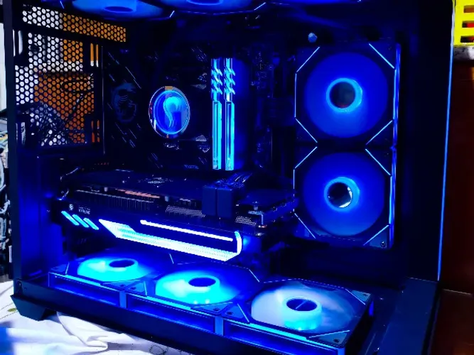 PC Gamer - High End - Ryzen 9, RX 7900 GRE 16GB, 32GB DDR5, 2TB M2 Kingston, WiFi 7