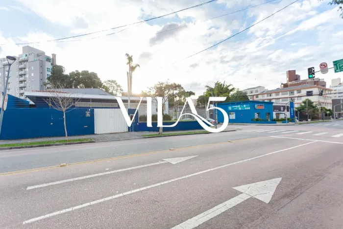 Casa comercial terrea com 6 salas, acesso com rampa e garagem para venda e locação no bair