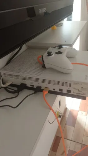 Vende-se ps4 no presinho de 850 sem vela so chamar no WhatsApp *
