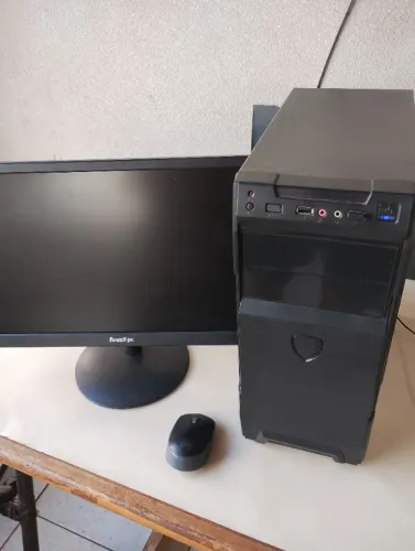 PC com mouse sem fio, monitor e teclado - Leia o Anúncio!
