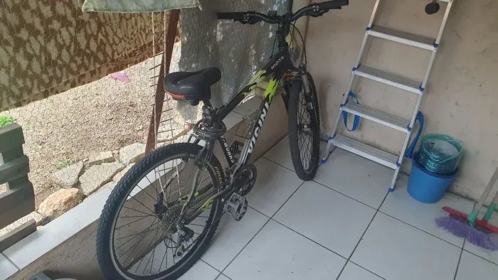 Bicicleta Montain bike inteira em alumínio