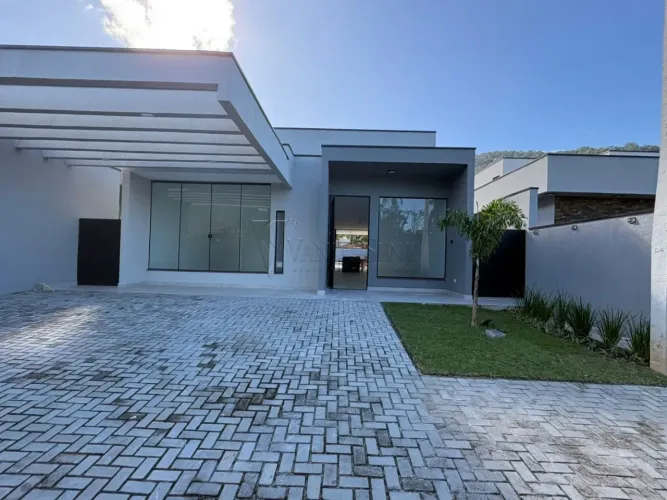 Casa à Venda no Condomínio Mar Verde 2 em Caraguatatuba