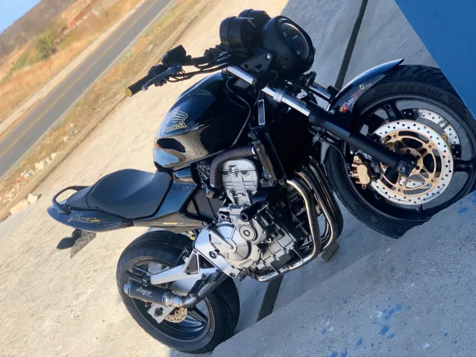 Moto muito nova, bem conservada e toda revisada, só pegar e curtir, apenas venda