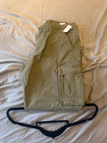 Calça Cargo GAP Essential Straight - Verde Militar - Nova com Etiqueta