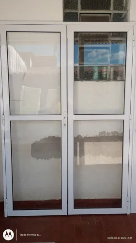 Porta de Giro em alumínio 2 Folhas.