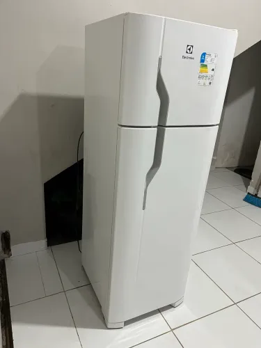 Geladeira nova sem detalhes 