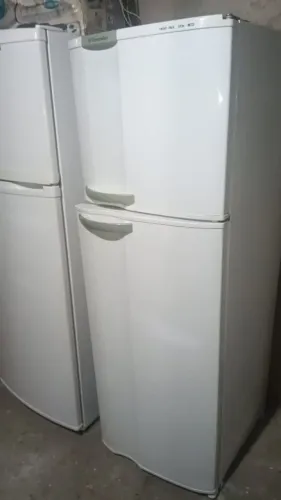 Vendo Geladeira Electrolux 340L Frost Free 110v Entrego