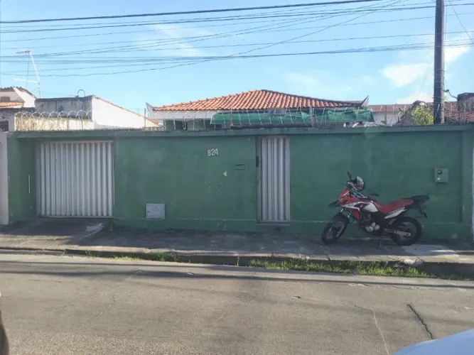 Casa à venda por R$ 580.000,00 - Montese - Fortaleza/CE
