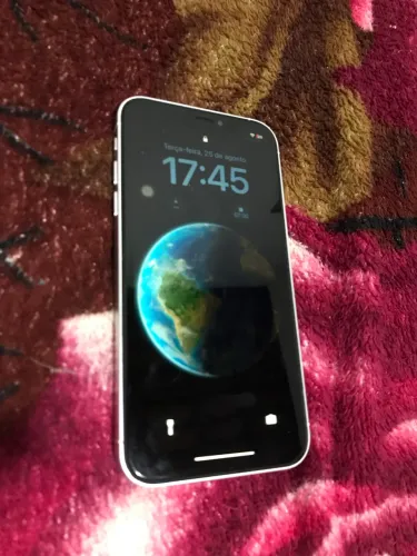 iPhone XR na carcaça do 17