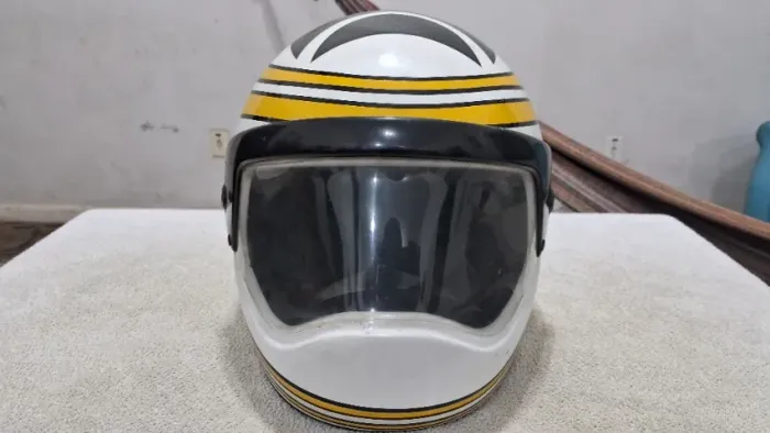 Capacete década de 80 padrão Darth Vader