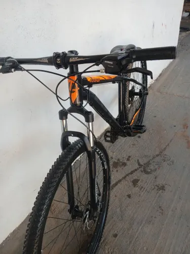 Bicicleta aro 29 seminovo