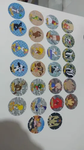 Lote de tazos looney tunes com 26 tazos