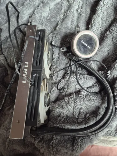 Water Cooler Lian Li 240mm - Para Reparo ou Peças