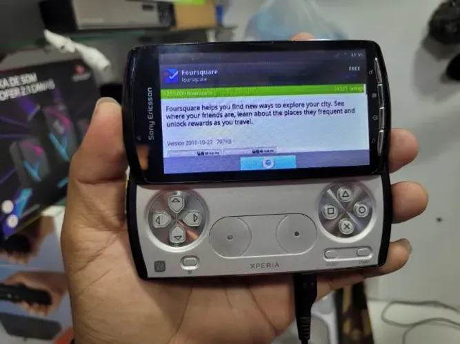 Sony Ericsson Xperia Play R800 Original Mostruário Loja Peças Coleção Retrô