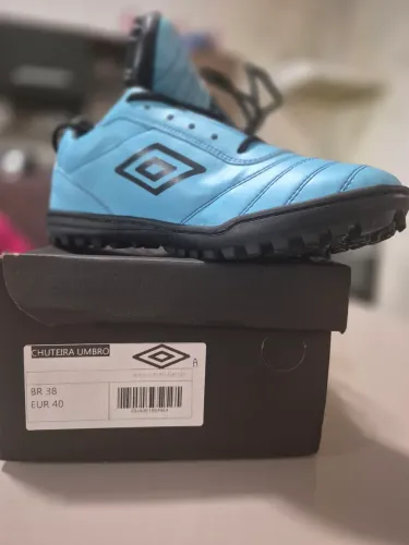 Chuteira umbro
