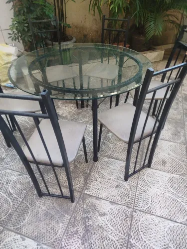 Mesa de vidro com 6 cadeiras 