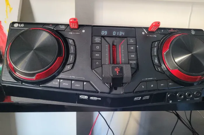 System LG Xboom CJ98 Com CD. Excelente estado.
