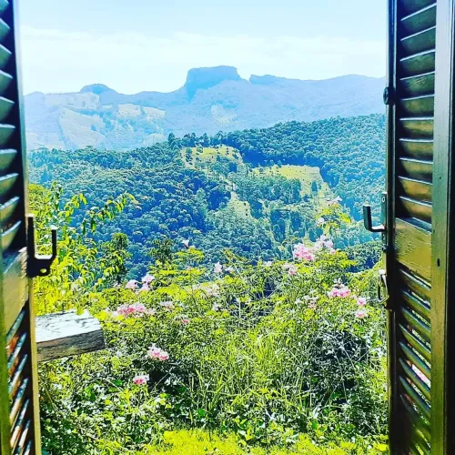 Linda casa com vista para  pedra do baú com 28.000 m2, casa de hospedes, casa de caseiro
