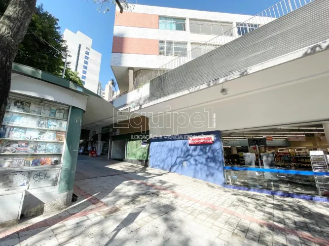Loja para Alugar na Savassi | 96m² de Rua com Mezanino e Excelente Localização