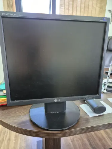 Monitor LG quadrado Lcd