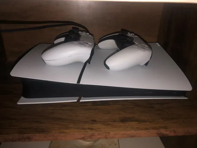 Vendo PS5 2 controles