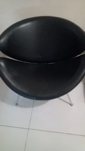 Poltrona Design Trevo Preto Base Inox Estilo anos 60