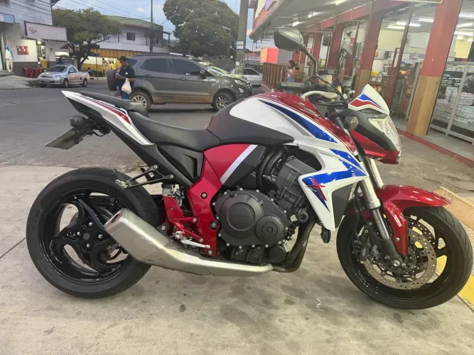 Vende-se CB 1000 muito nova