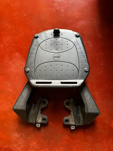 Bauleto Givi + suporte para Fan 160 2025 ou +