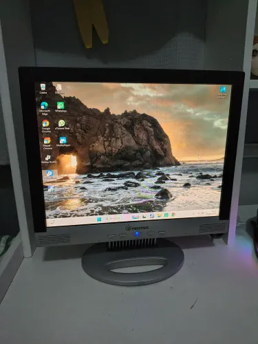 Monitor LCD Positivo de 15 polegadas, testado e funcionando perfeitamente!