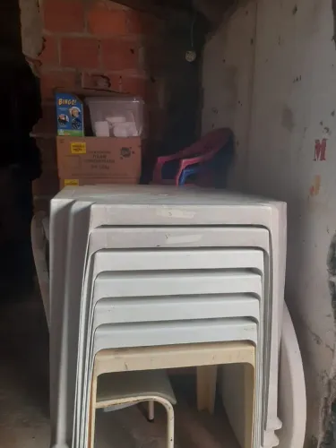 Jogo de mesa e cadeiras
