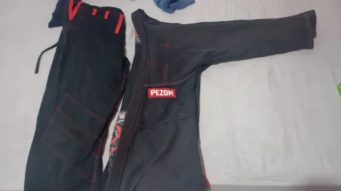 Kimono Pezom, usados poucas vezes e em perfeitas condiçoes de uso