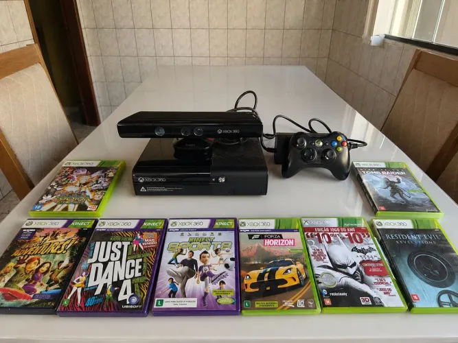 Vendendo xbox 360 de 4GB + 1 controle + sensor kinect + 8 jogos