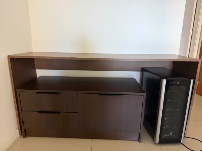 Movel com 3 gavetas e aparador .Marca Todeschini.
