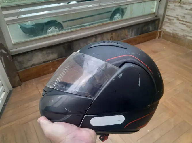 Capacete articulado preto