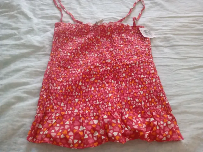 Vendo blusa nova em lastex ( Ana ruga) , vermelha e branca ! Hiper fofa ?!
