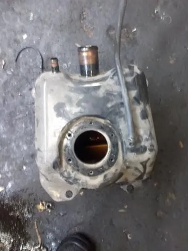 Tanque de gasolina da citcom 300