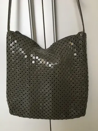 linda bolsa cinza com manta metálica!