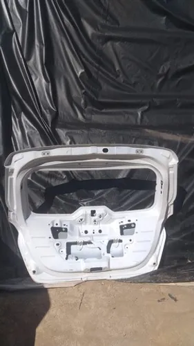 Tampa traseira Ford Ka 2015 com detalhe 
