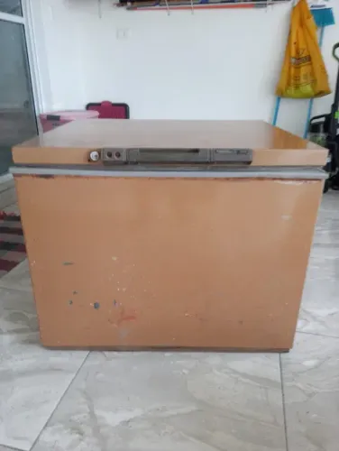 Frezer adaptado com 4 alças para transporte